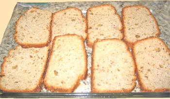 sliced cake in tray